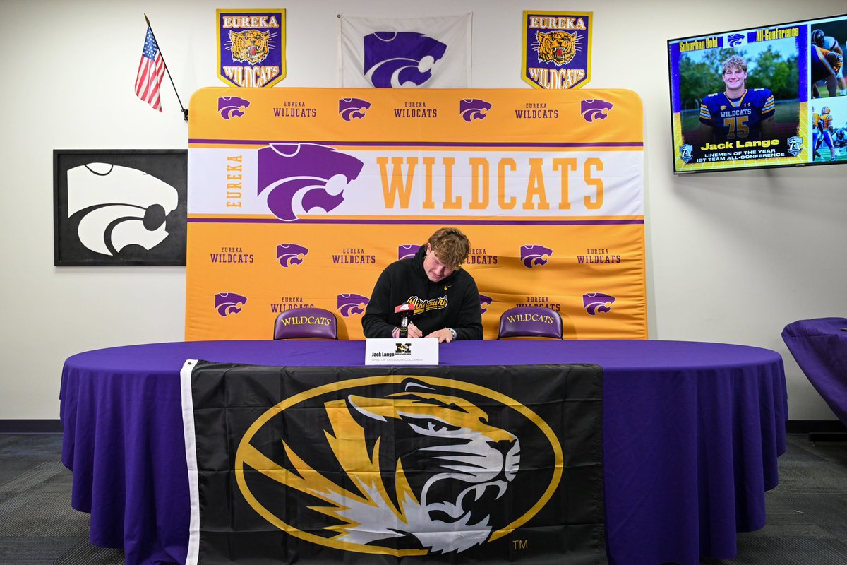 EhsFbBoosters's tweet photo. Early Signing Day, Congratulations to Jack Lange and Stephen Meitz on your big day.
@JackLange55 @StephenMeitz79 
@sumner_jake @EurekaFootball 
@MizzouFootball @MoStateFootball https://t.co/c7LV1T1JGs