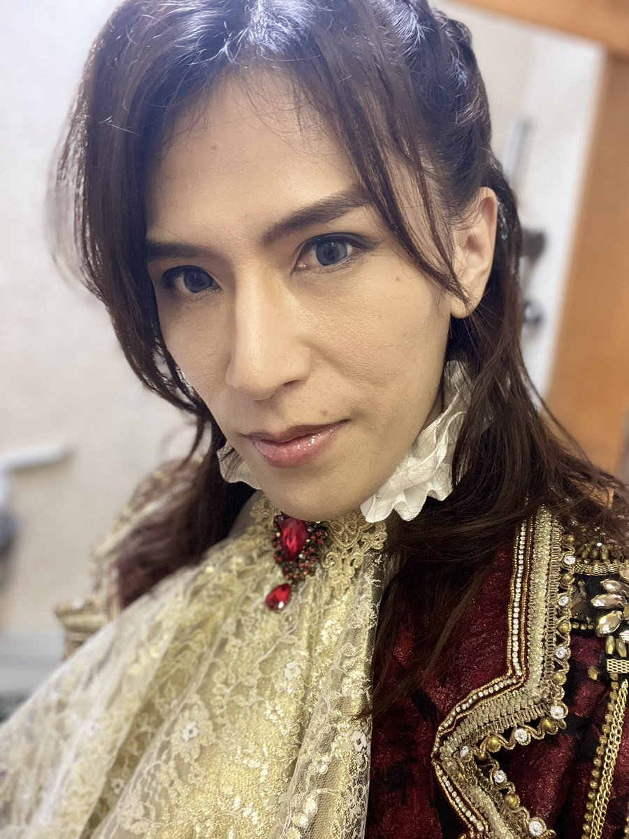 shiitakachannel's tweet photo. 王子🌹今日から劇場入り✨
明日はゲネプロ✨
ファビュラスレビューボーイズさんの
舞台にゲスト出演させて頂きます✨
今回は真島茂樹さんの追悼メモリアルレビューショーです。
チケットは070-9040-0904へ
お電話を☎️
キャストしいたかとお答えください。 https://t.co/hIEsUY25qf