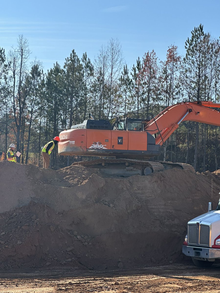 Heavy Equipment students from EFHS completing their excavator capstone! <a href="/EastForsythHS/">East Forsyth HS</a> @vertical_earth
<a href="/cw_matthews/">CW Matthews</a>