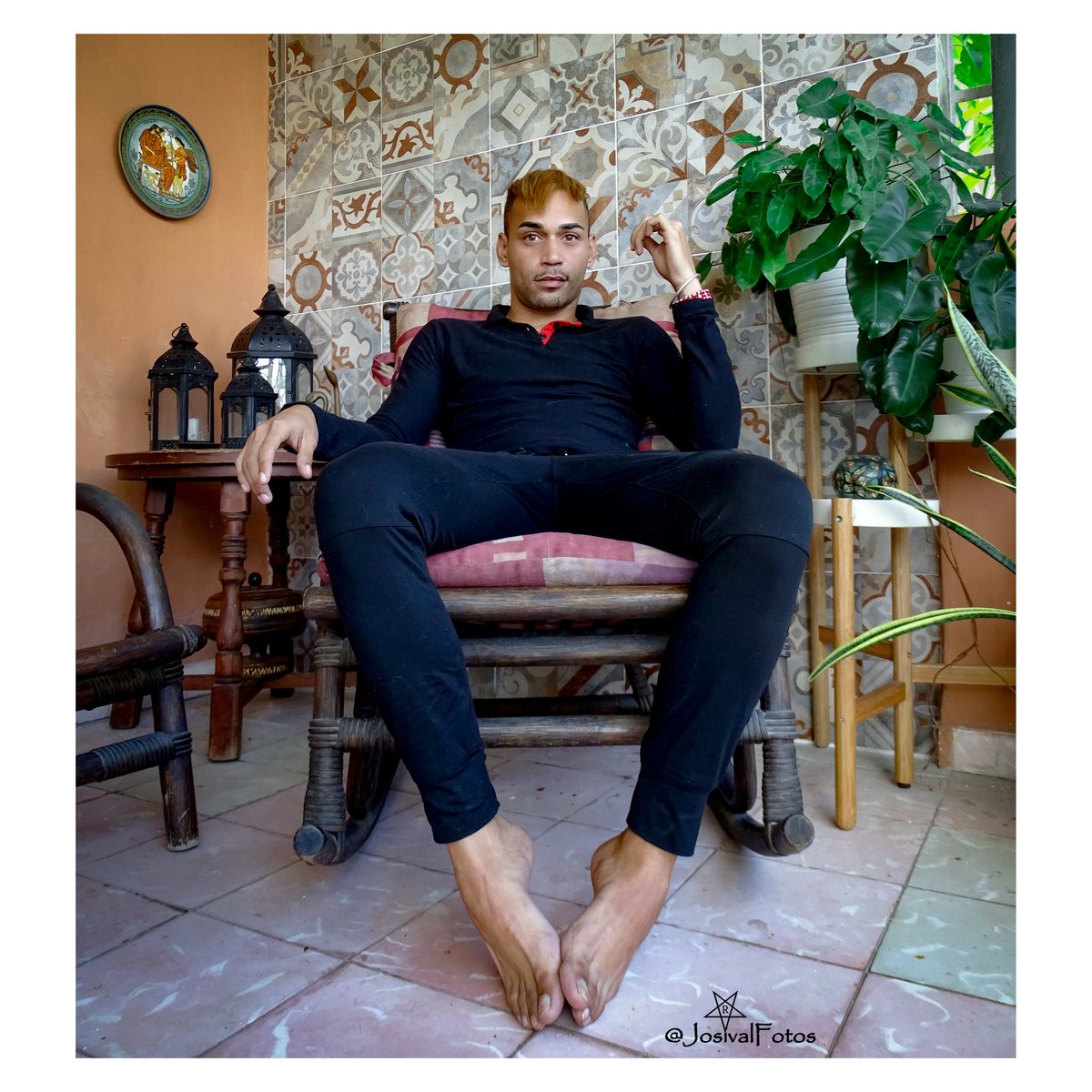 JosivalFotos's tweet photo. Distendido. A la espera de iniciar la primera sesión fotográfica para el proyecto #JosivalFotos

Foto: @JosivalFotos 
Modelo: #Samael No.7 @Samael9501 

#hombre #macho #male #4Diciembre 2024 https://t.co/L3WE0r7Y3y