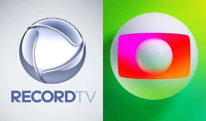NarradoresB's tweet photo. Globo e Record definem horários dos jogos do Brasileirão 2025.

A TV Globo manterá o tradicional horário das 16h aos domingos. Já a Record TV transmitirá suas partidas às 18h.

Com isso, os jogos do Brasileirão em TV aberta serão exibidos em dois horários diferentes.

ℹ️ Flávio Ricco