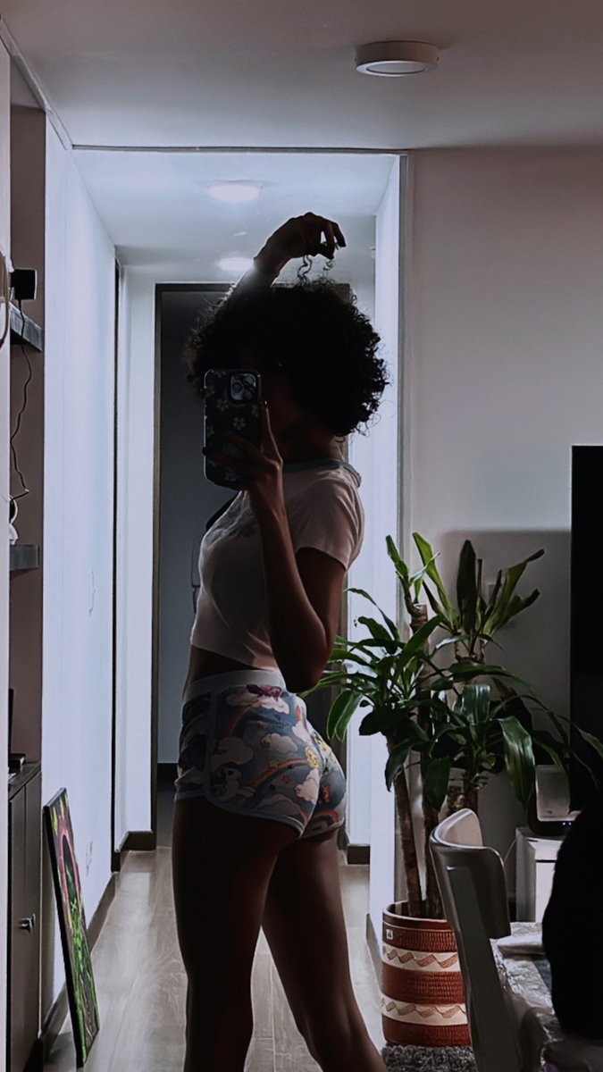 ashley_kyux's tweet photo. Creo que ya se tomarme fotos en el espejo 🤓 o como dicen por ahi: que largo esta mi cabello kakdkaks https://t.co/Q1QZYchKvt