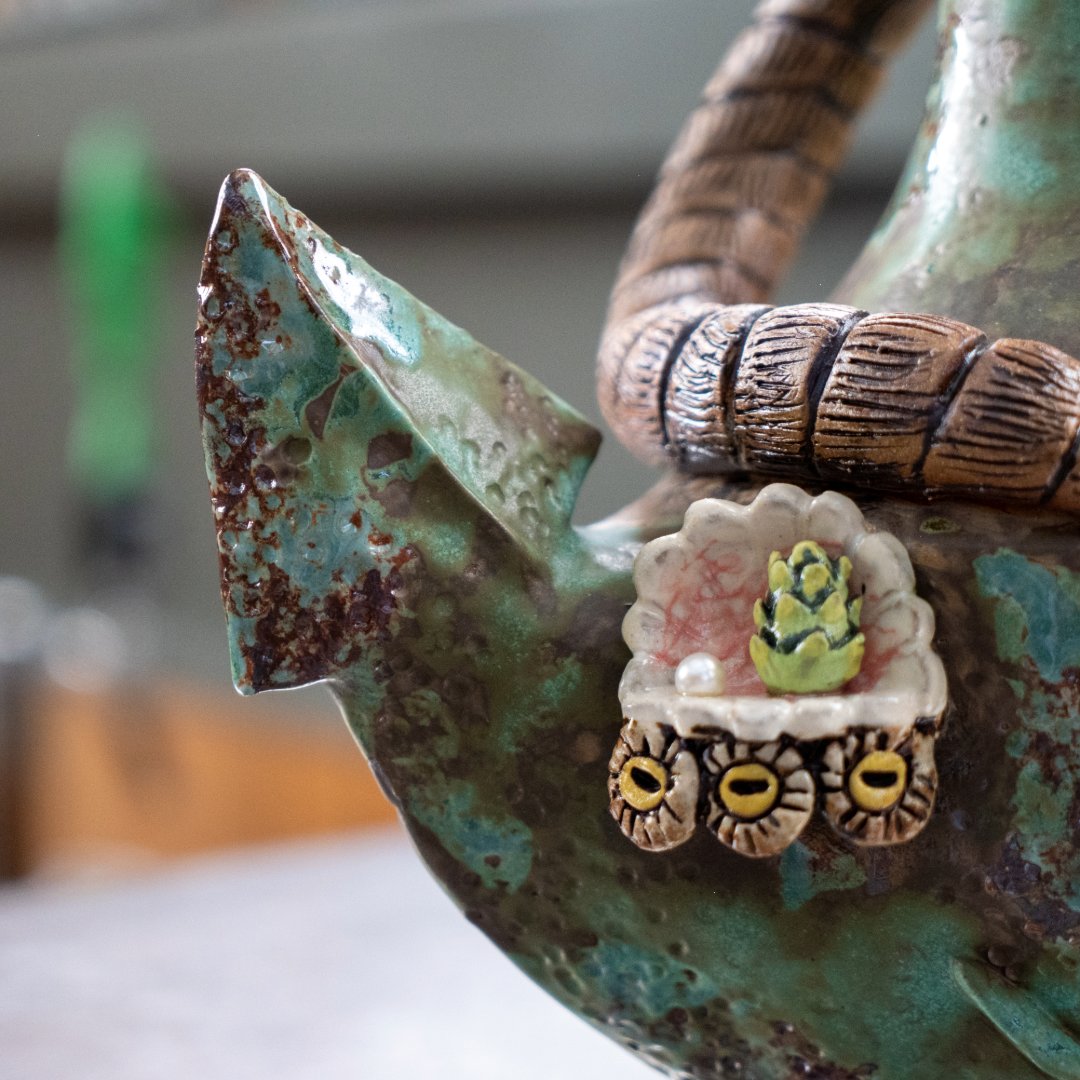 dogfishbeer's tweet photo. Handcrafted by our friends at Romanick Pottery (taking about 20 hours or so to create!), this year's UBER Growler is now available! There's only 46 of these beauties up for grabs, so hop on over to https://t.co/EMyeaxmS2h to nab one before it's too late! โ #offcentered https://t.co/Vlz1j8cpiW
