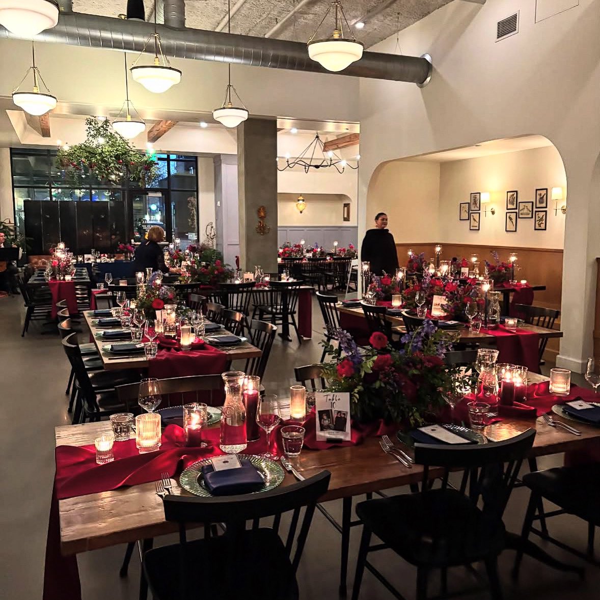 ❤️ Wow! How gorgeous was this setup for an intimate evening wedding hosted at our Edina location? It's engagement season and we're booking prime dates for next year! Get in touch with our Private Events team at thelynhall.com/events

📷: @pyclaudia89