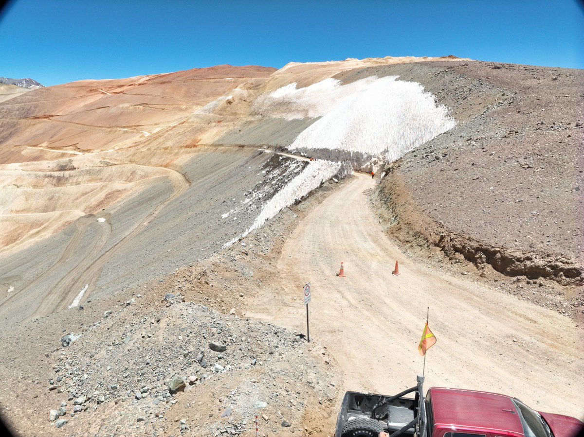 RioHuasco's tweet photo. JVRH realizó inspección en El Encierro – Valeriano por presunta destrucción de glaciares. Según la revisión, el casquete de nieve observado corresponde a acumulaciones nivales en proceso de deshielo debido a altas T* y no existe afectación. Mis info en https://t.co/g9gHmS3Uyl https://t.co/Sdubk8241M