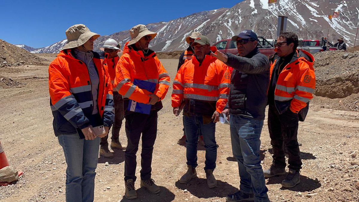 JVRH realizó inspección en El Encierro – Valeriano por presunta destrucción de glaciares. Según la revisión, el casquete de nieve observado corresponde a acumulaciones nivales en proceso de deshielo debido a altas T* y no existe afectación. Mis info en riohuasco.cl