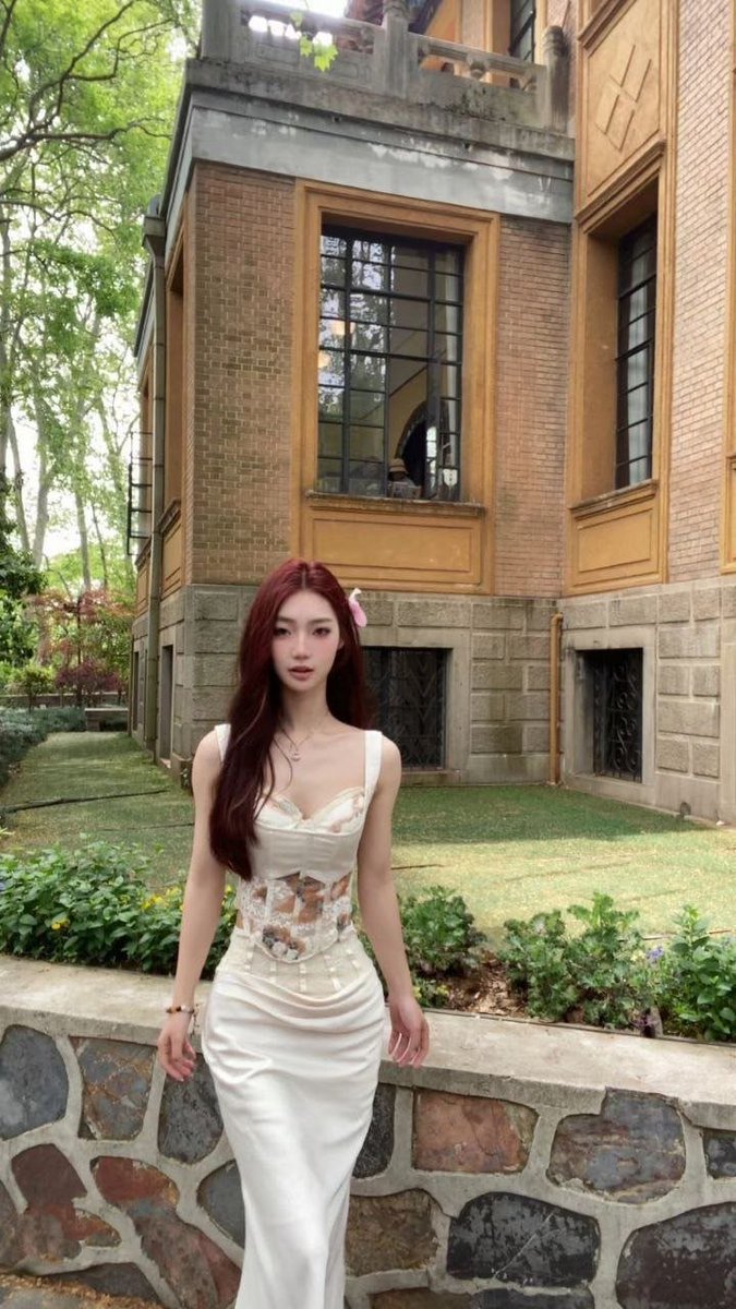 超高颜值的女神小姐姐，自拍给男友的和跟男友的性福视频，被男友流出。太可惜了。外表看起来这么乖巧漂亮，私底下居然这么骚。流出照片10张，视频23段。太反差了。看我主页提取资源 https://t.co/aHAUGtsrNp