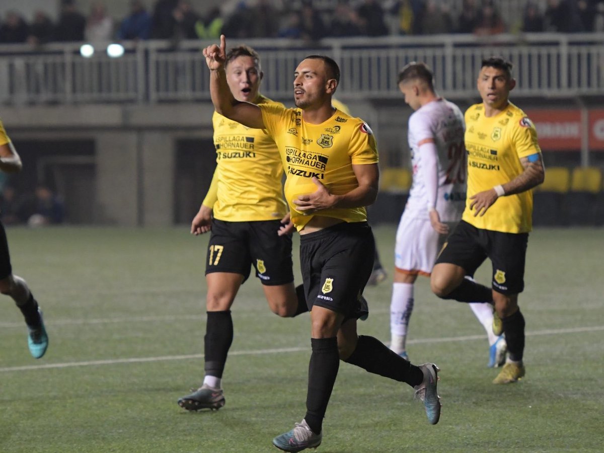 RodrigoQta's tweet image. ⚽️🇨🇱 CONOCIDOS DEL BARRIO 
Juan Méndez (28|🇨🇱) llega a Primera para defender a #ULaCalera. El volante formado en #Huachipato llega tras varias campañas en el Ascenso. La nueva administración cementera lo conoce desde su paso por San Luis. 
📸: Alexis Chávez
#ReporteArellano