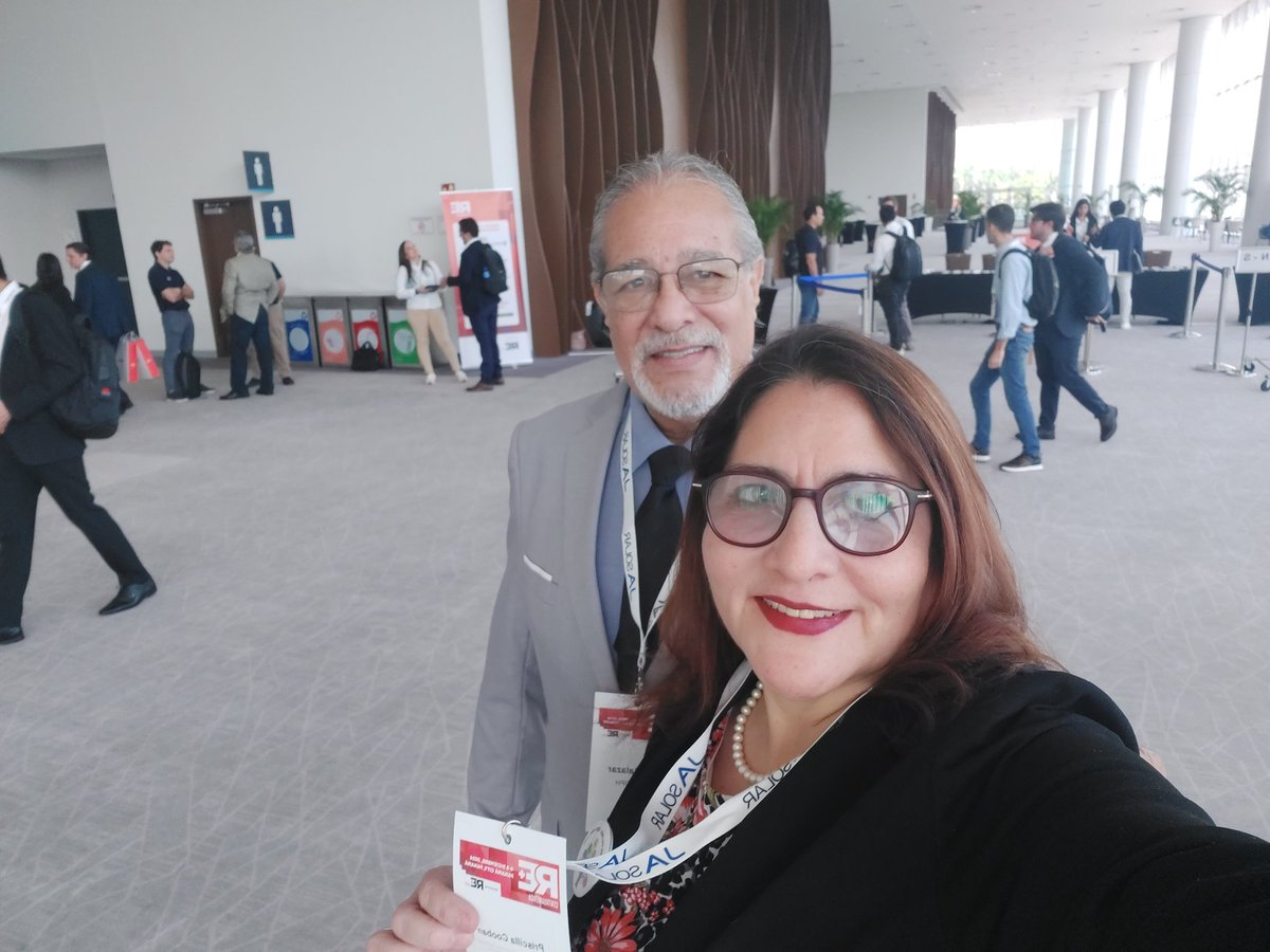 Pachifula's tweet photo. Hoy #APAPROPH En el evento de energía limpia más importante de la región. Gracias a @rgalues en compañía del vicepresidente de APAPROPH Diego Alonso Salazar. Capacitándonos para llevar el futuro a la propiedad horizontal. #redsolar #energialimpia #panelsolar #ongrid #offgrid https://t.co/tbqUtIb0te