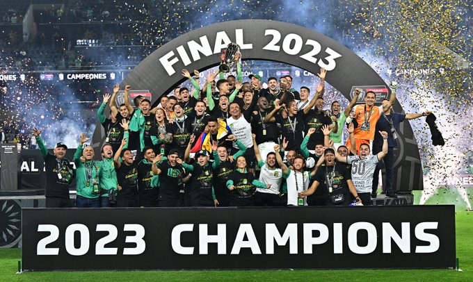 Club León celebrate their Concacaf Champions League victory.