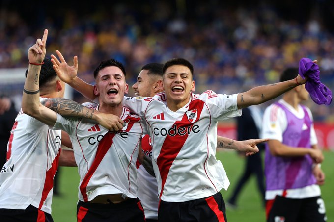 CA River Plate players celebrate.