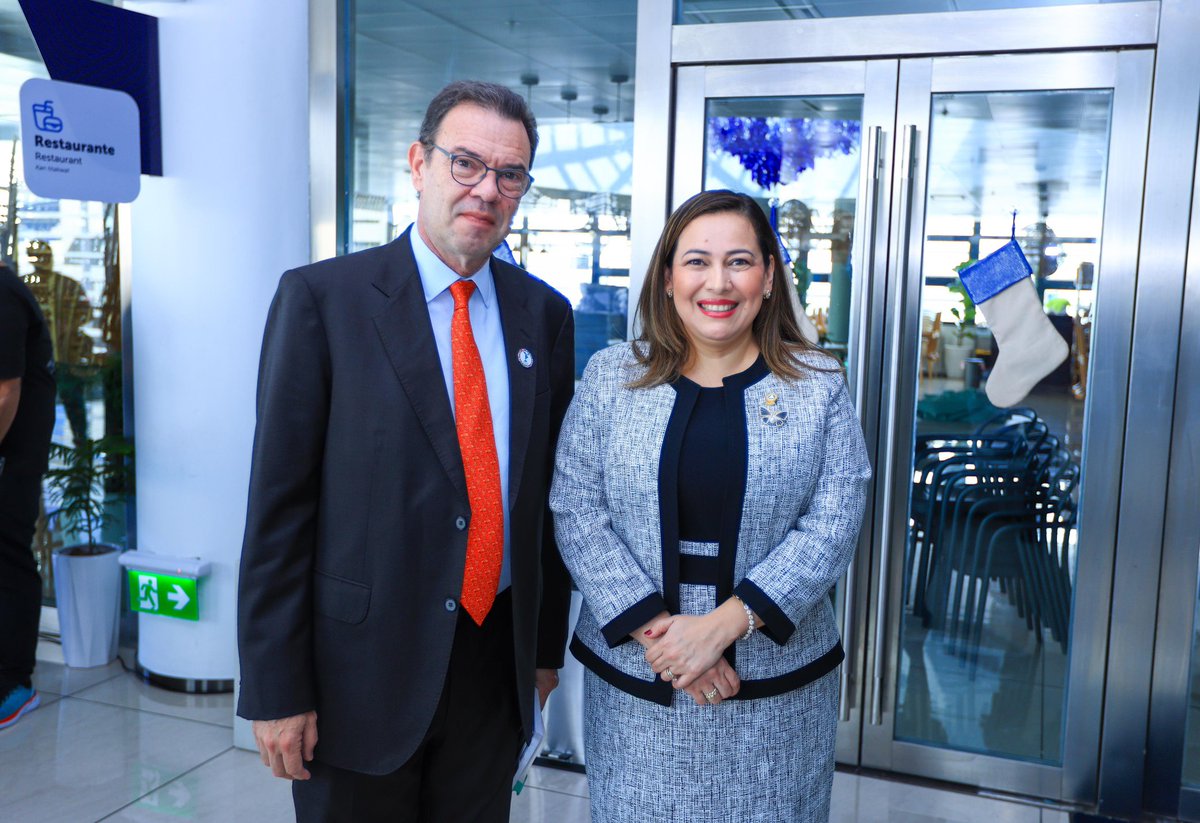 CeciliaGRM's tweet photo. Este dia Desde la @BINAES el @AtlanticCouncil y la @AgendaCAF reunen a líderes de los sectores público y privado para analizar las experiencias de inversión de empresas locales e internacionales, además de identificar sectores emergentes con mayor potencial para impulsar la economía. 

También abordarán oportunidades para fortalecer la colaboración entre El Salvador y Estados Unidos, en un contexto de creciente competencia global.

#Economía
#oportunidades
#inversion