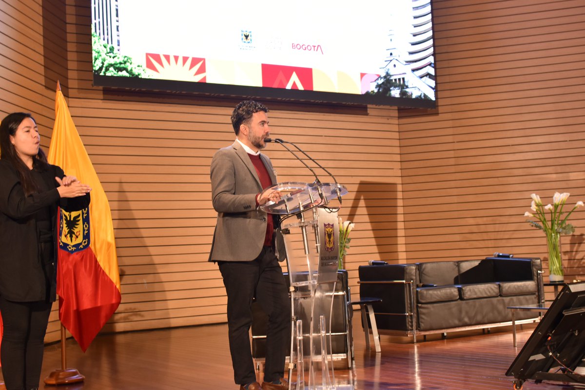 ¡#AEstaHora realizamos el XXI Seminario Internacional de Gestión Jurídica y Derecho Público! Con las intervenciones del Alcalde <a href="/CarlosFGalan/">Carlos F. Galán</a>, el Secretario de Gobierno <a href="/GAquinteroA/">Gustavo Quintero Ardila</a>, el Secretario General <a href="/MSilvaMoyano/">Miguel Silva Moyano 📚</a>  y el Secretario Jurídico <a href="/Mauriciomonval/">Mauricio A. Moncayo Valencia</a>.