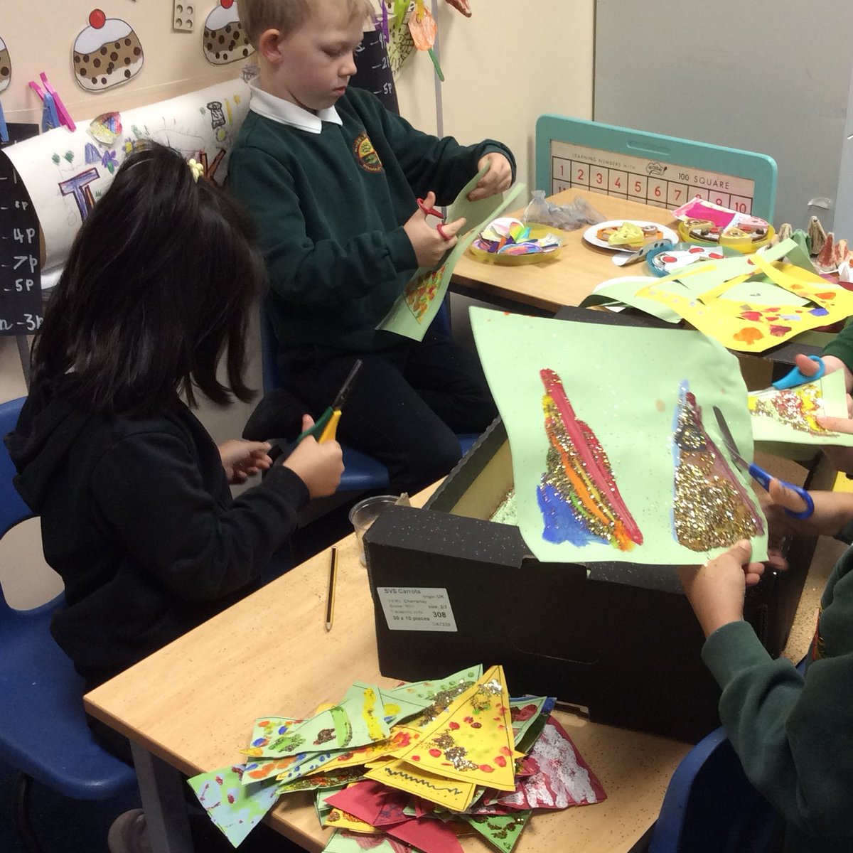Year1WLPS1's tweet photo. Here are a few behind the scenes pictures of 1J hard at work creating our winning display. Well done, children and Feliz Navidad everyone! 🇪🇸🎄👏 @WheelersLanePri https://t.co/UVtMW4rVmO