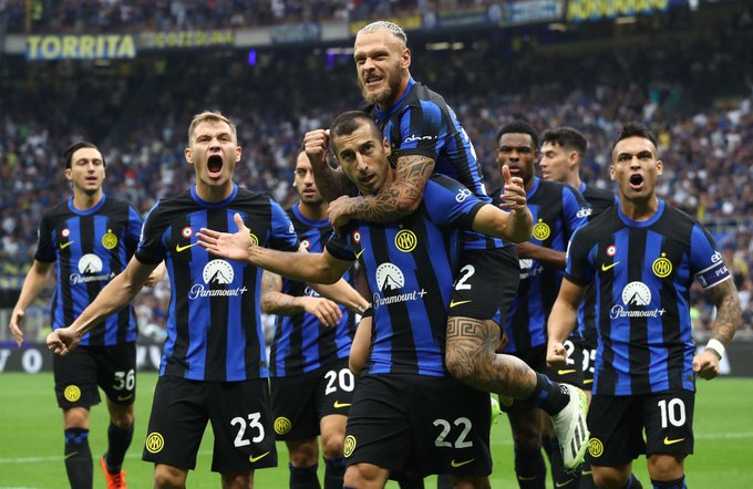 FC Internazionale players celebrate.