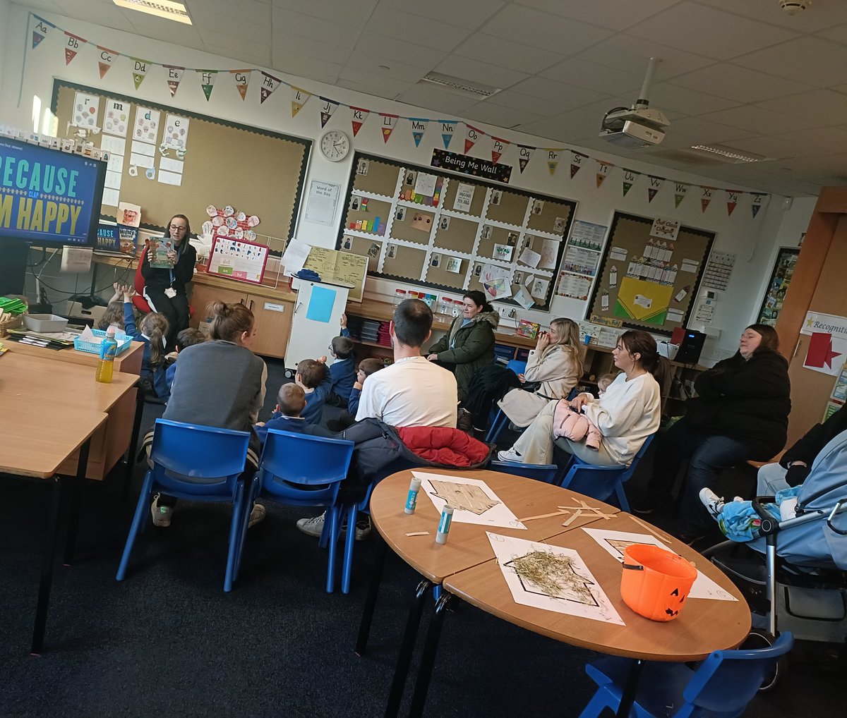 Book Bug in Primary 1 - our families visited our classroom to enjoy some stories and fun  📖📚