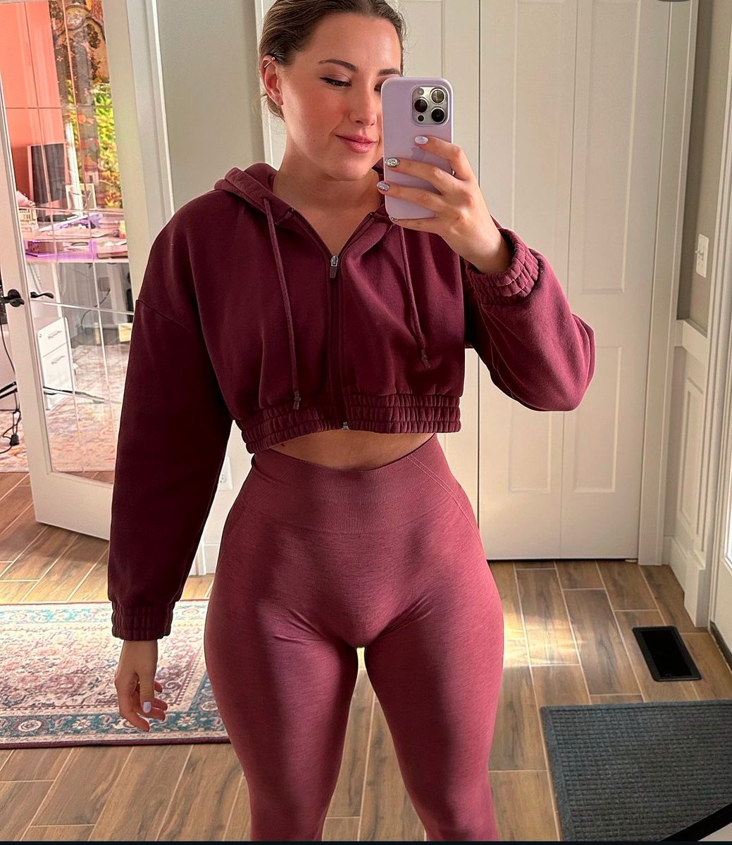 jeesjjee's tweet photo. So thick 👅👅 https://t.co/BAkG6cJcMO