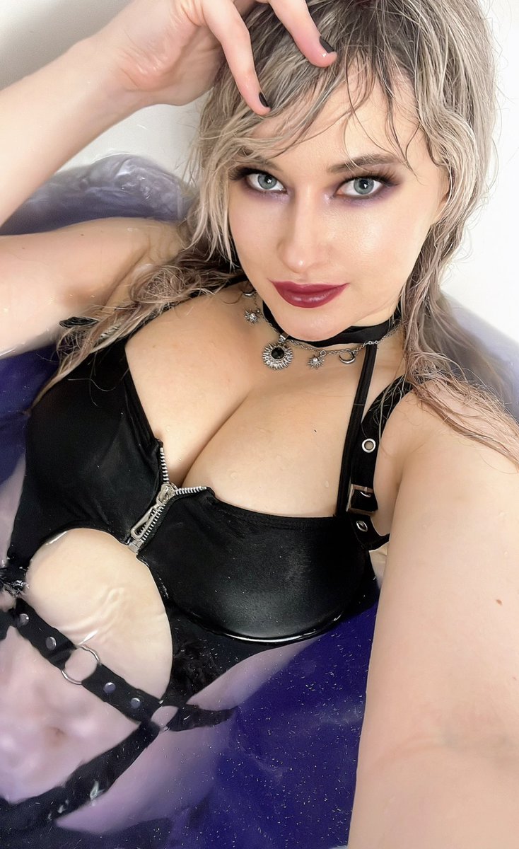 Natalia Kat tweet media