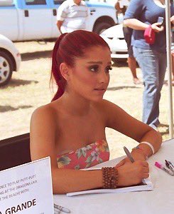 mintjellybirkin's tweet photo. y’all don’t get how bad the tan skin red hair was eating in 2010 https://t.co/gfoqfA7r2F