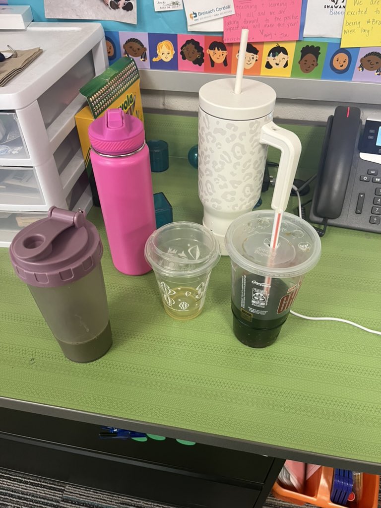 BrowerCrystal's tweet photo. I may have a hydration problem 🥤 #fallbreakready #kindergartenteacher #teacherlife https://t.co/D2PE7JABxA