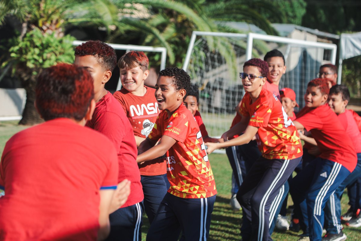 IIberia's tweet photo. ¡Un día lleno de energía, color, entusiasmo y aprendizajes! Hoy, nuestra actividad deportiva Rojo y Amarillo no solo fue una oportunidad para disfrutar del deporte, sino también para reflexionar sobre el valor del trabajo en equipo, la disciplina y la superación personal. https://t.co/LLrti5Z1eP