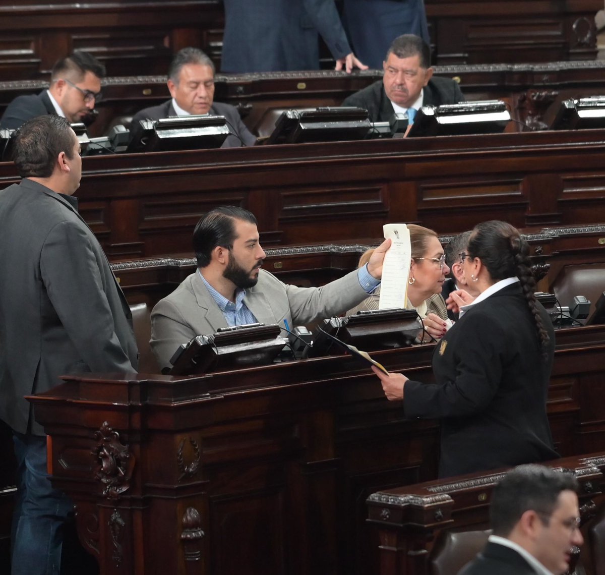 04Napo's tweet photo. 53ª #SesiónOrdinaria del Segundo Período 2024-2025.

#TrabajoLegislativo #CongresoGuate https://t.co/wj97W710mX