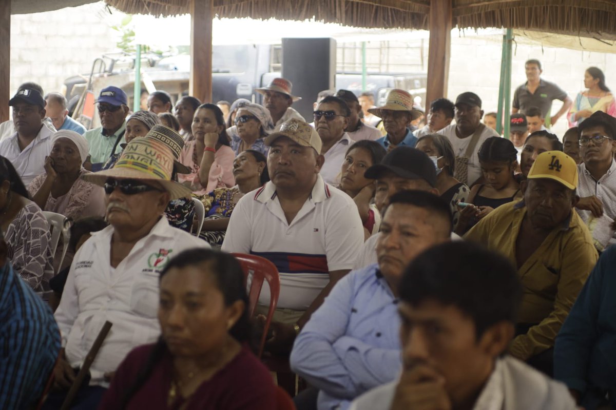 MinInterior's tweet photo. Hoy, desde #Uribia, #LaGuajira, el viceministro para el Diálogo Social, @GabrielRondonO, lidera el seguimiento a la mesa de diálogo de la Sentencia T-704 de 2016 con las Autoridades Tradicionales Wayuu, la ONG Nación Wayuu, la Secretaría de Asuntos Indígenas y @CerrejonCol ⤵️ https://t.co/bYztAPYQF2