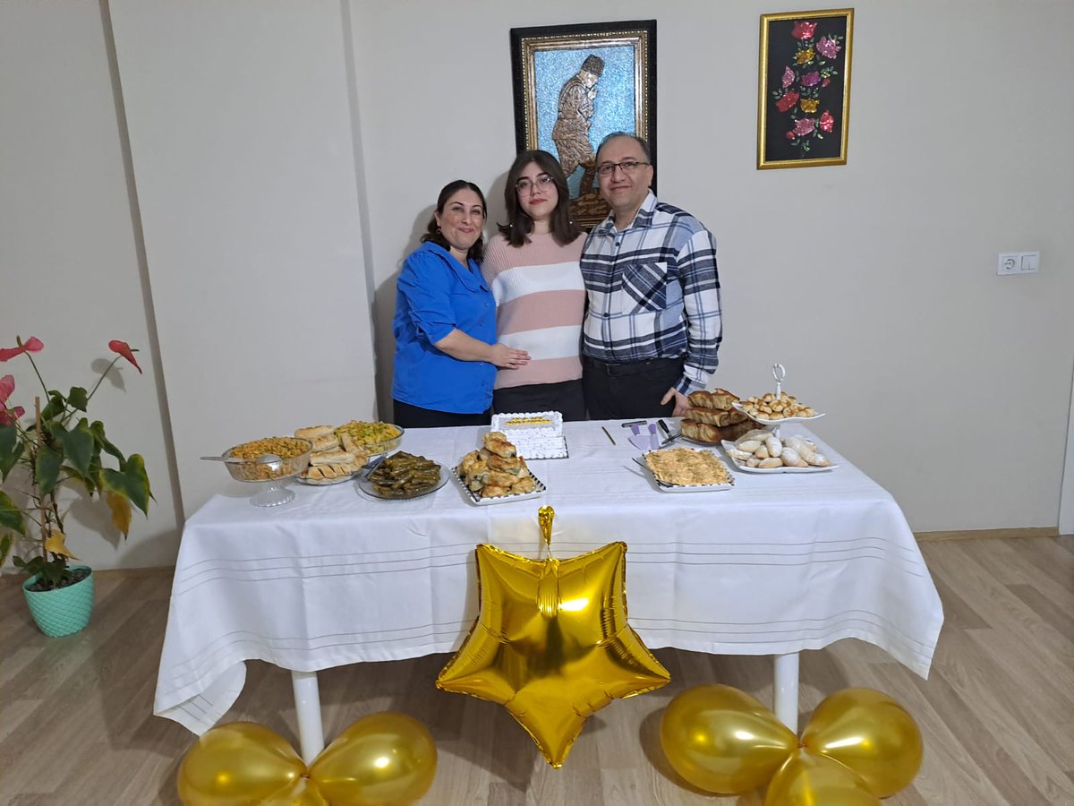 Güzel kızım canım kızım  sağlıklı uzun ömrün olsun iyi ki varsın