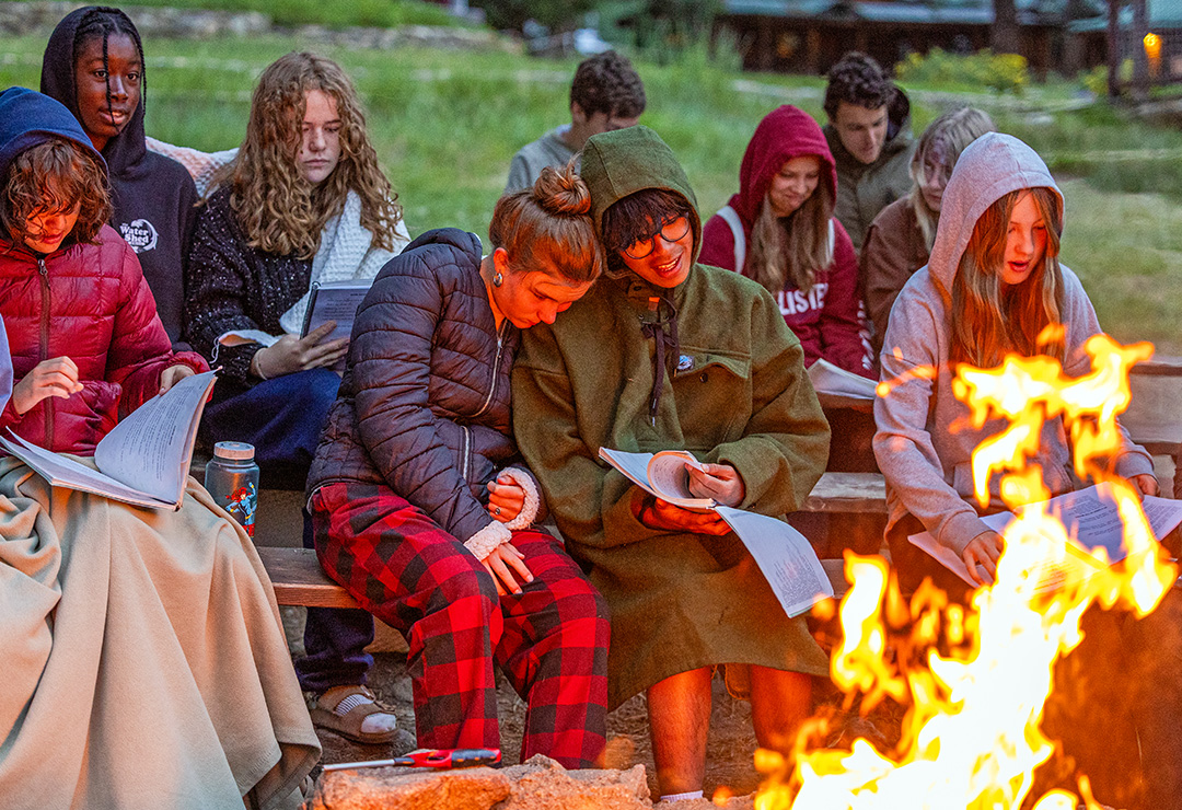 AURanches's tweet photo. Love the festive atmosphere around the holidays? 𝗚𝗜𝗩𝗘 𝗧𝗛𝗘 𝗚𝗜𝗙𝗧 𝗢𝗙 𝗖𝗔𝗠𝗣 to your youth campers for Christmas! https://t.co/xRF1frCcjV

#AURanches #AUYouthCamp #InFor25 https://t.co/GGJU8fhddI
