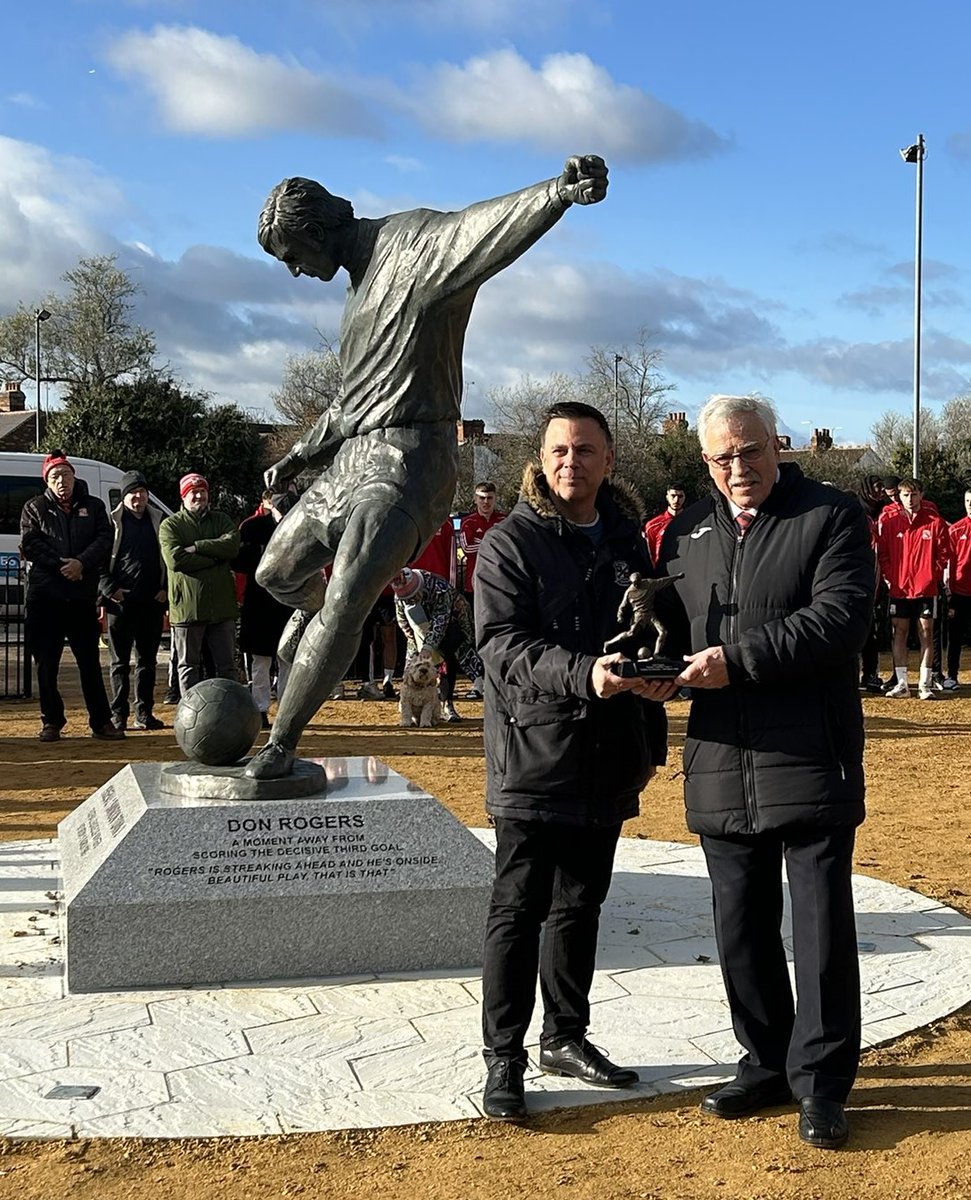 TrustSTFC's tweet image. A two year project made possible by @truststfc members, celebrating the greatest cup upset of all time. 
Trust Secretary Chris Howell presents Don Rogers with a replica of the statue on behalf of all Swindon Town supporters. #stfc