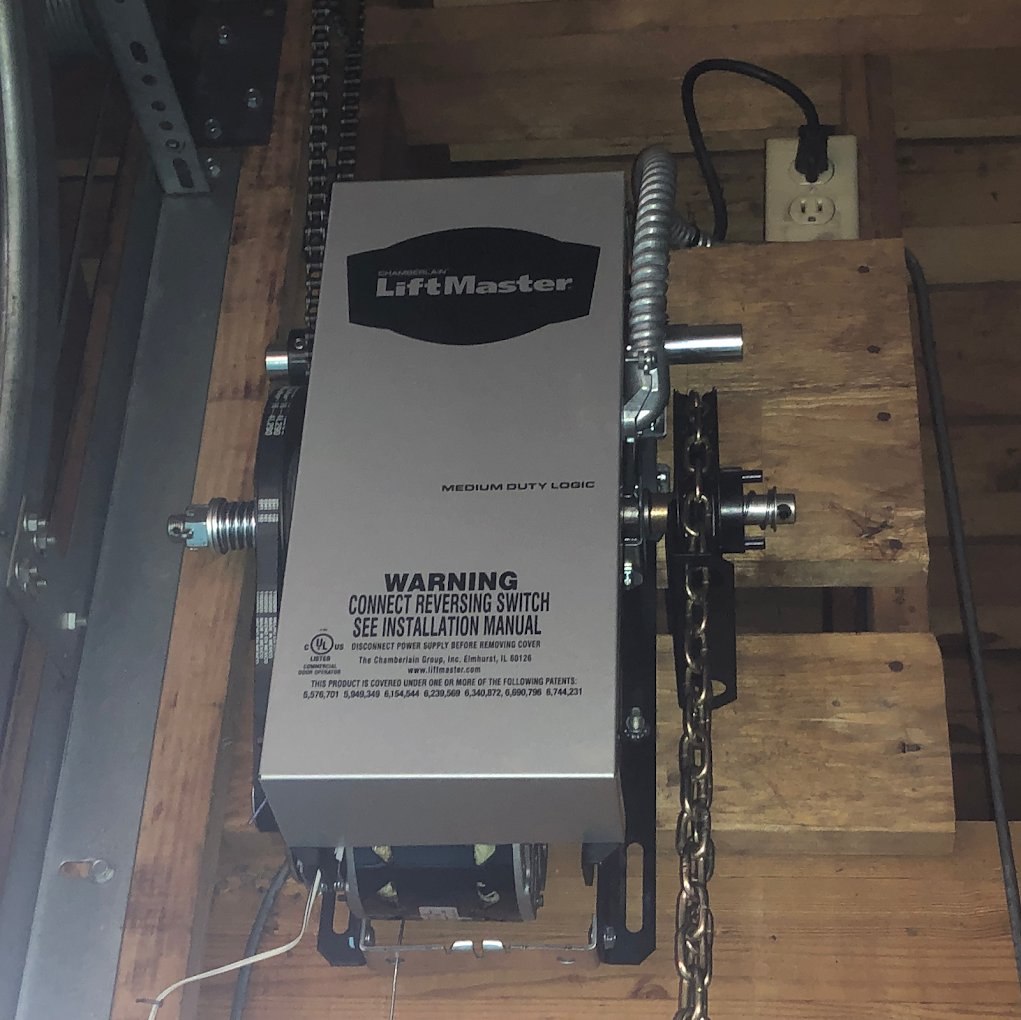 🚗 Stuck in a car lockout? Sevan Locks &amp; Doors has your back with fast, reliable automotive locksmith services to get you moving again. 🚗🔑 #CarLockout #AutomotiveLocksmith #SevanLocksandDoors #FastResponse #BackOnTheRoad