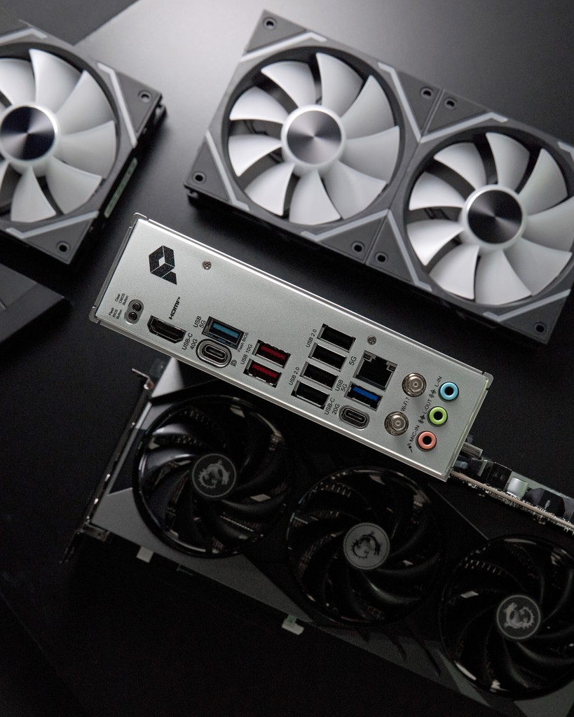 The PRO X870-P WIFI motherboard's simple design with a harmonious silver color scheme perfectly matches both white and black PC builds! 🙌 

📸: <a href="/modsbyben/">modsbyben</a>

Check it out here 👉 msi.gm/SF23CF66