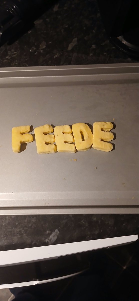 Alphabites for tea. There's no R to spell my fav band Feeder. I'm getting a refund. #Feeder #Feederband