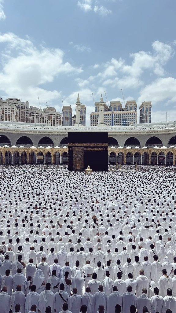 Life is short so, turn to Allah before you return to Allah!

Subha bakhair❣️🌞