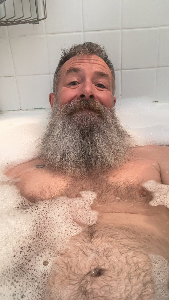 MtlDad1970's tweet photo. Bath time ! https://t.co/7jIMfPnHBM