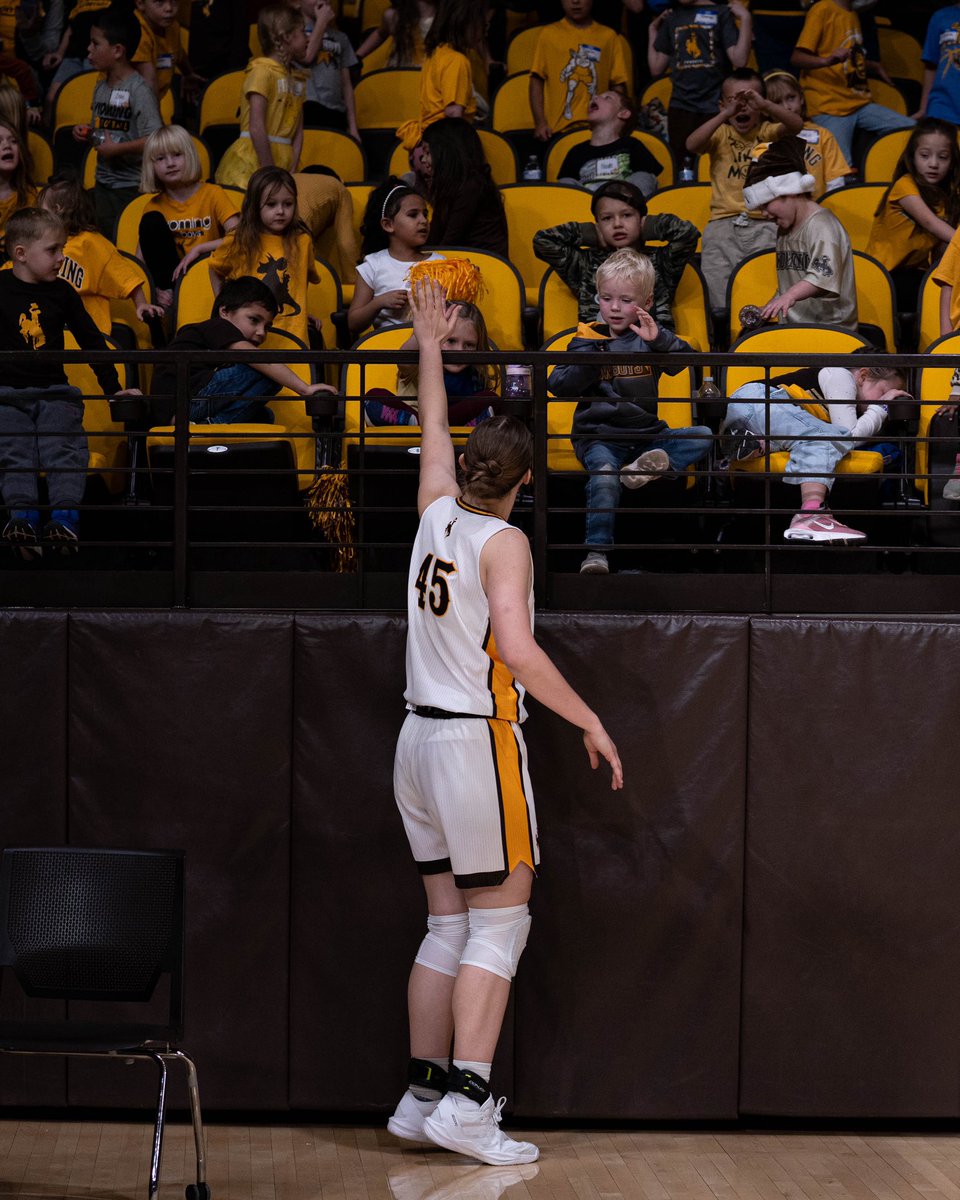 Wyoming Cowgirl Basketball tweet media