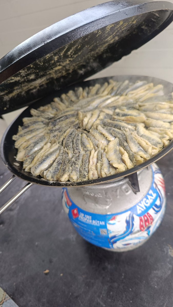 Bana afiyet olsun sizlerde buyrun gelin öyle bakmayın n