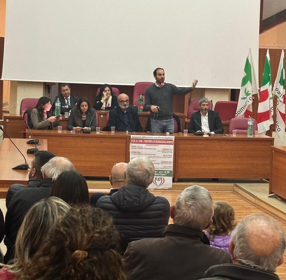 Stasera a Sant’Anastasia con <a href="/Roberto_Fico/">Roberto Fico</a> e i consiglieri regionali del <a href="/pdcampania/">PD Campania</a> per raccontare la nostra battaglia contro l’autonomia differenziata!