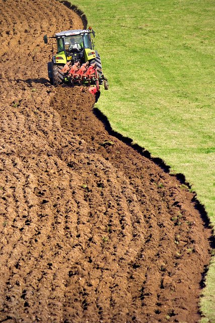 Here's #RachelFromAccounts when she won the world ploughing championships 
#FamilyFarmTax