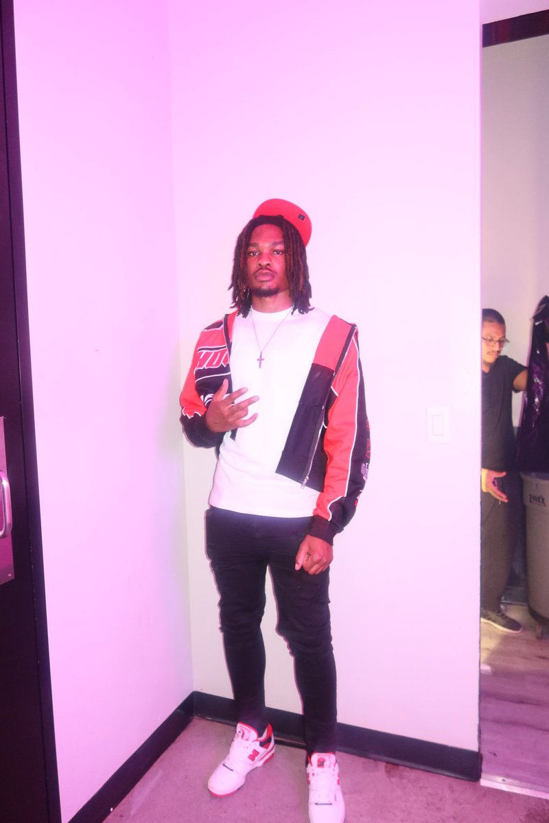 yncjefe's tweet image. rockstar lifestyle pray i make it 🎸