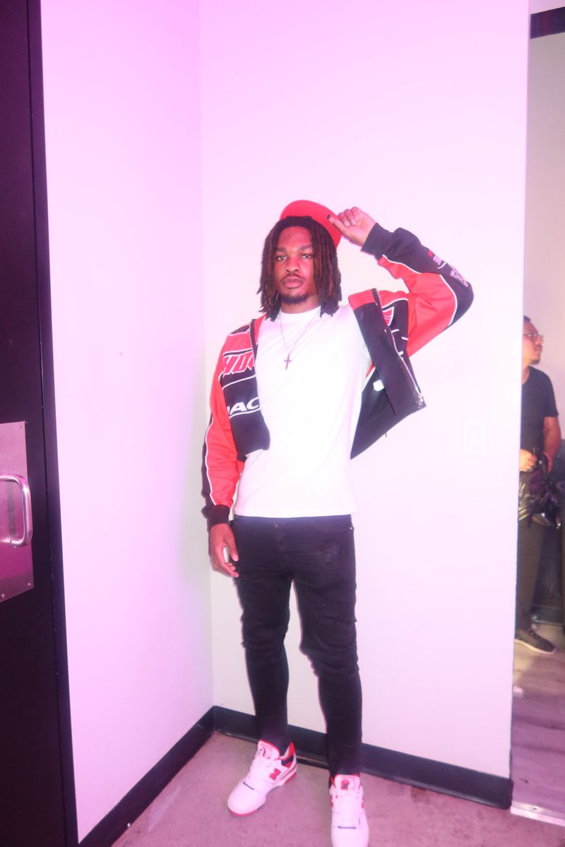 yncjefe's tweet image. rockstar lifestyle pray i make it 🎸