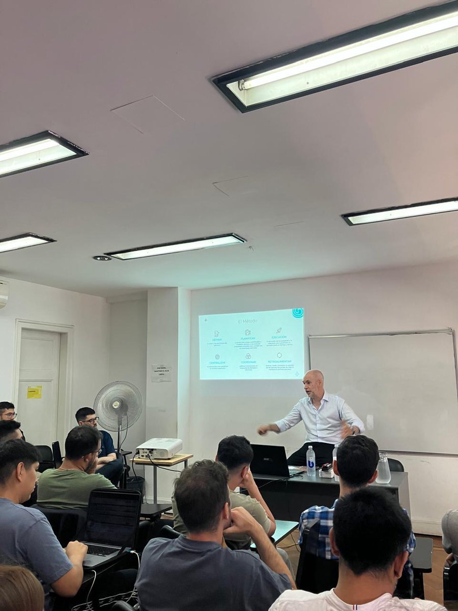 Recibimos a <a href="/horaciorlarreta/">Larreta</a> en la Maestría en Finanzas de la UNSAM. Nos contó sobre su modelo de gestión y las finanzas públicas en CABA.
Fue en el marco del "Taller de Práctica Profesional", donde recibimos invitados con cargos relevantes en diversas instituciones (público,