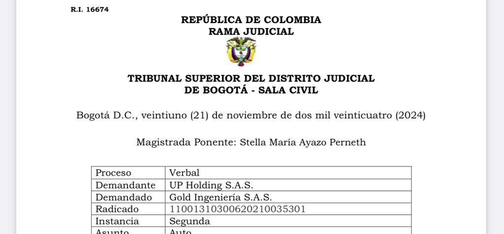 jairoparrac's tweet photo. ¿Procede como medida cautelar la inscripción de la demanda en el Certificado de Existencia y Representación Legal de la sociedad demandada? TSB recuerda: El registro mercantil no es un bien propiedad del extremo pasivo sino un sistema de inscripción y publicidad que permite conocer los actos y documentos que involucran a los comerciantes y a las sociedades mercantiles.

Situación diferente acontece con los establecimientos de comercio, los cuales a voces del artículo 515 del Código de Comercio son un conjunto de bienes, los que, según el numeral 1.2.5.1. de la Circular Externa 100- 000002 de 25 de abril de 2022 de la Superintendencia de Sociedades se matriculan en tal sistema de publicidad.

En ese sentido, la inscripción de la demanda recae sobre bienes sujetos a registro, condición que no cumple el registro mercantil de la sociedad, máxime cuando el actor no hizo referencia a establecimiento de comercio alguno, ni se advierte de los documentos allegados al legajo tal existencia.

Así como tampoco la solicitud del convocante es procedente a voces del literal c del precitado artículo 590 del C.G.P., ya que dicha disposición permite que el juzgador decretar una cautela diferente a las nominadas por el legislador y la inscripción de la demanda fue establecida en los literales a y b de dicha norma —⬇️⬇️—