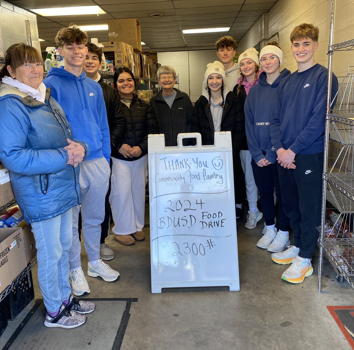 MrDWildRose's tweet photo. Happiness comes from seeing the smiles on the various food pantries in Beaver Dam today as over 9540# is distributed from @BDUSD Food Drive for those in need. It was a special day!❤️🙏❤️ https://t.co/rMNVYJ6kFS