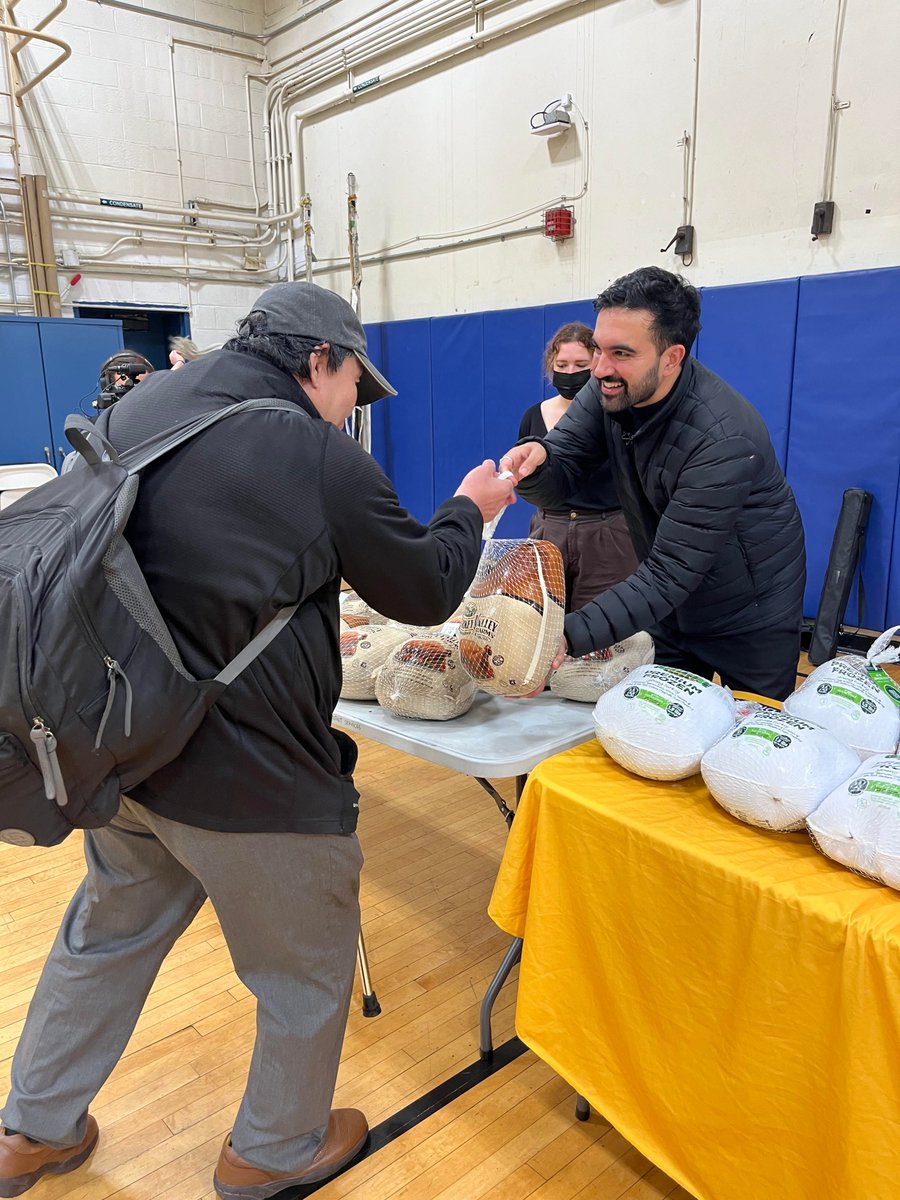 Zohran Kwame Mamdani (@zohrankmamdani) on Twitter photo Thankful to have worked alongside <a href="/SenGonzalezNY/">NY State Senator Kristen Gonzalez</a> yesterday to give away 100 turkeys to our neighbors at Queensbridge Houses. A huge thanks to <a href="/CarpentersNyc/">NYC District Council of Carpenters</a> and <a href="/MetroPlusHealth/">MetroPlusHealth</a> for the Turkeys and generous support, and to <a href="/riis_settlement/">Riis Settlement</a> for hosting us. Thankful to have worked alongside <a href="/SenGonzalezNY/">NY State Senator Kristen Gonzalez</a> yesterday to give away 100 turkeys to our neighbors at Queensbridge Houses. A huge thanks to <a href="/CarpentersNyc/">NYC District Council of Carpenters</a> and <a href="/MetroPlusHealth/">MetroPlusHealth</a> for the Turkeys and generous support, and to <a href="/riis_settlement/">Riis Settlement</a> for hosting us.