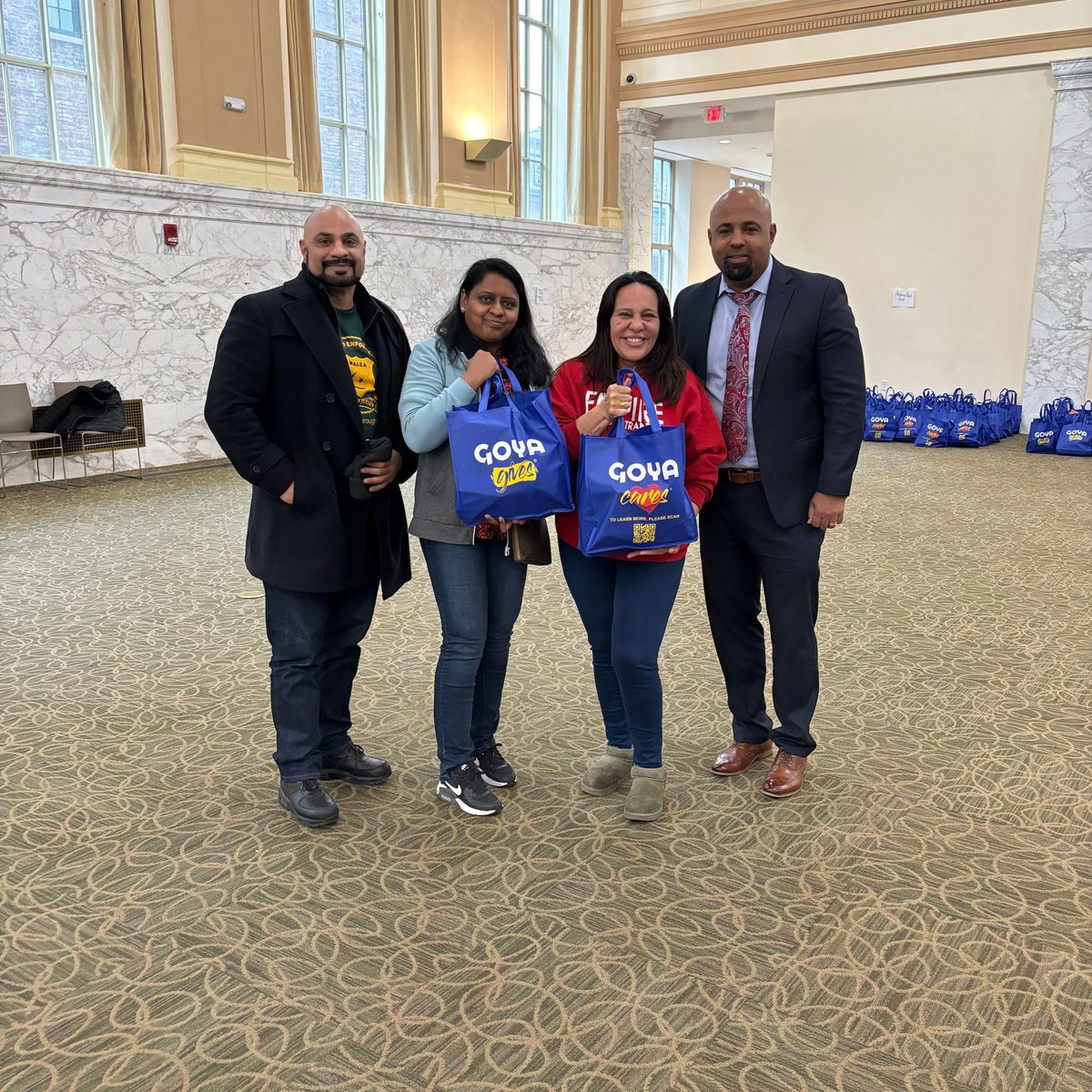 🦃 This holiday season, <a href="/RUPD_Newark/">RUPD_Newark</a> and the Muslim American Law Enforcement Association (MALEA) joined forces once again to package over 550 care bags filled with non-perishable foods to help families in need. Thank you to our partners and to <a href="/GoyaFoods/">Goya Foods</a> for your generosity! ❤️🤍