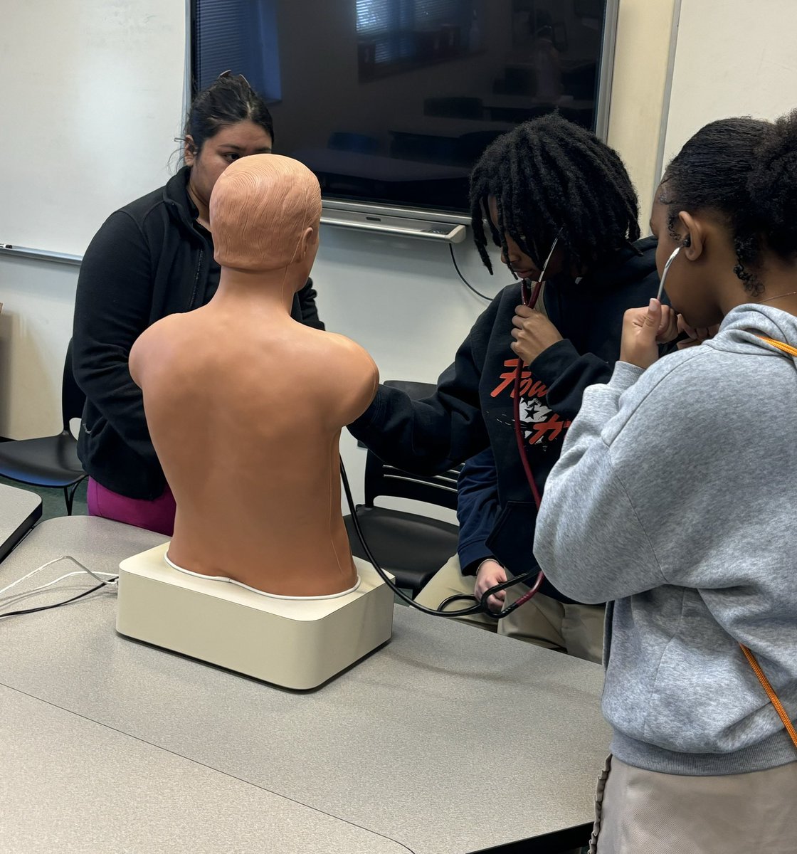 cstubbs_aig's tweet photo. Thanks @MethodistU for inviting @ReidRossCougars seniors to your Health Occupations Day! @CumberlandAIG https://t.co/pBMKNb0FRJ