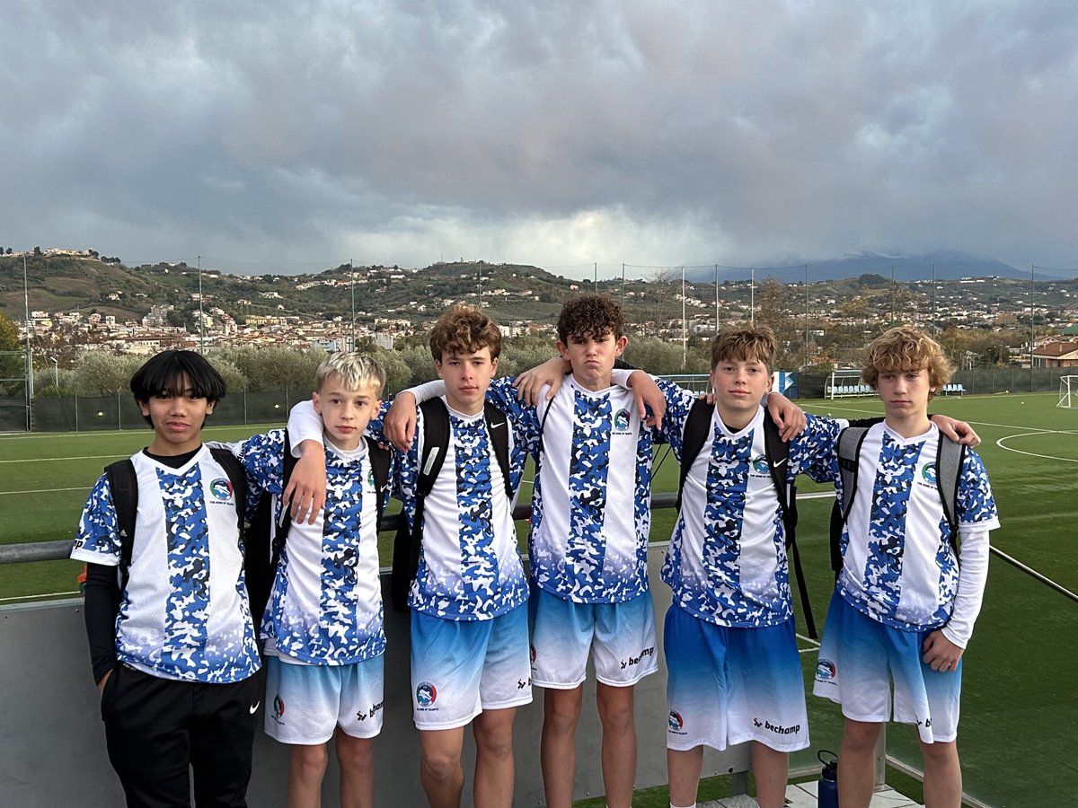 MNHS_calcio's tweet photo. GEA 2010’s putting in that work in the rolling hills of Italy https://t.co/ytMFvxxnYU