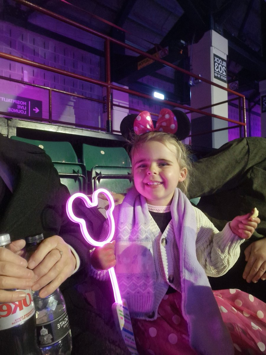 SafcFosta's tweet photo. #disneyonice https://t.co/VTnG5eYfSW