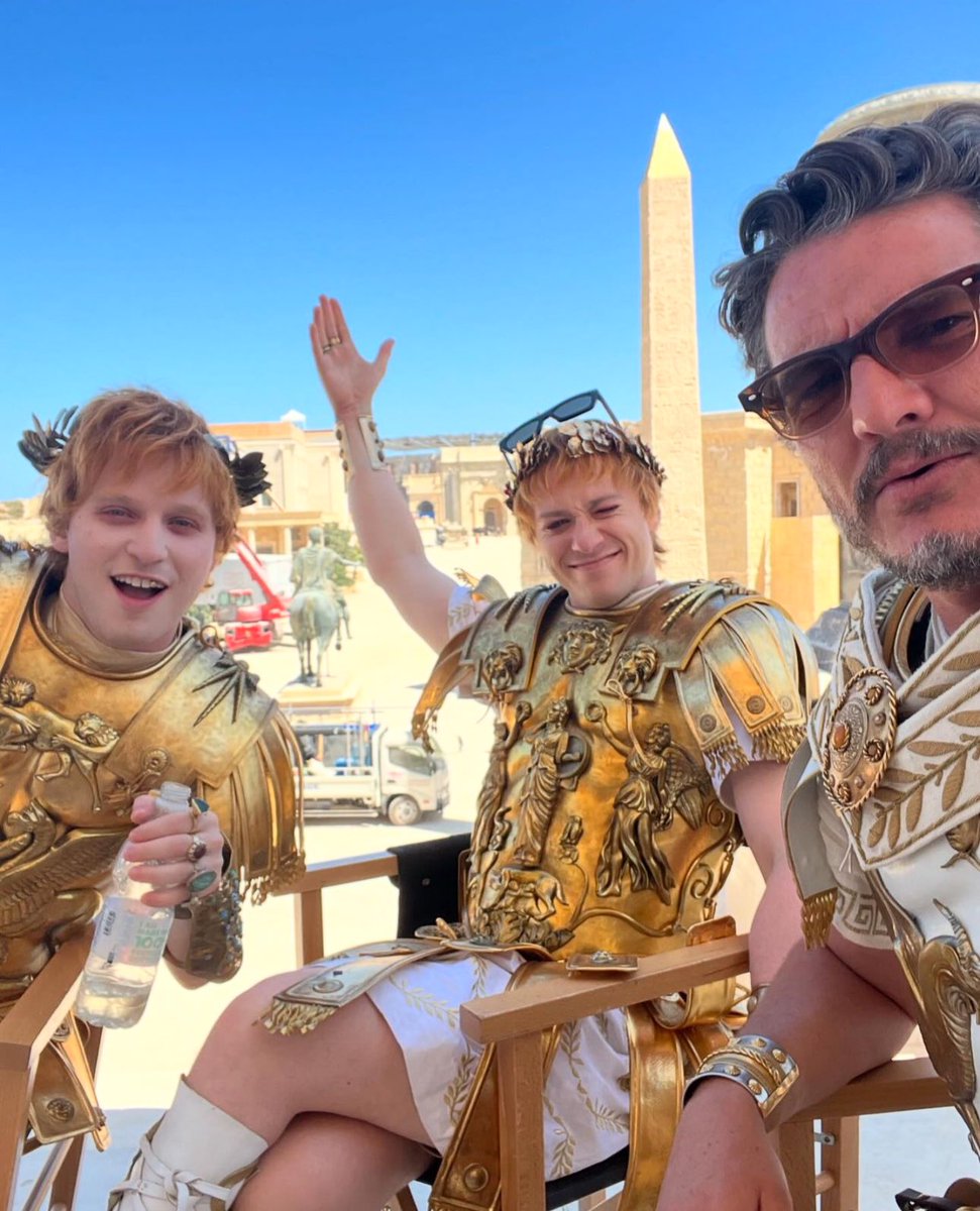joequinnhq's tweet photo. 📸 Joseph Quinn, Fred Hechinger and Pedro Pascal behind the scenes of ‘GLADIATOR II’ 🤍⚔️ https://t.co/wTzdXaEyUx